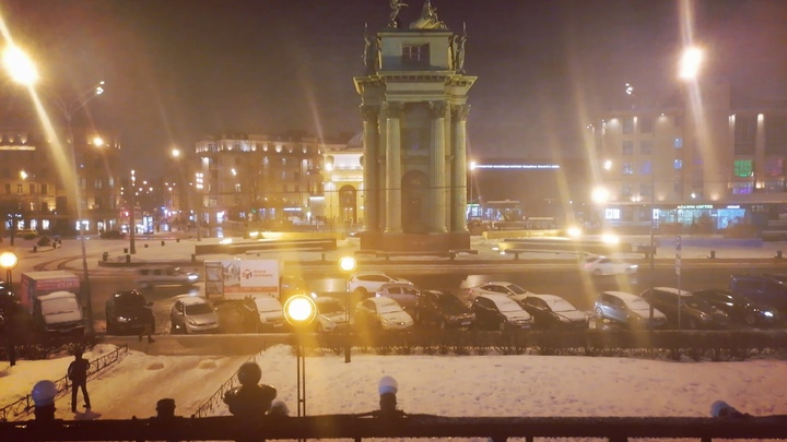 Там сдуло, а здесь засыпало: синоптик объяснил неравномерные сугробы в Петербурге