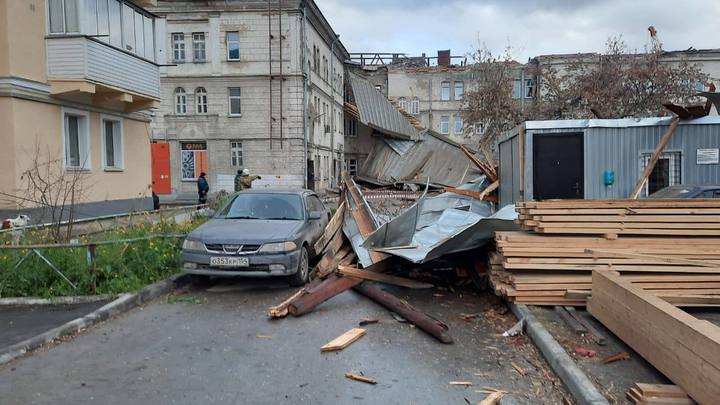 В мэрии Новосибирска пообещали расселить жильцов пострадавшего от урагана общежития