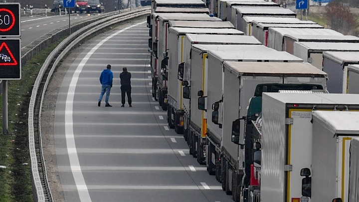 Дальнобойщики сообщили о блокировке на границе с Литвой