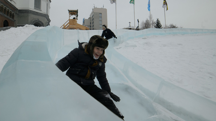 В Новосибирске депутаты выступили против платных ледовых горок для детей