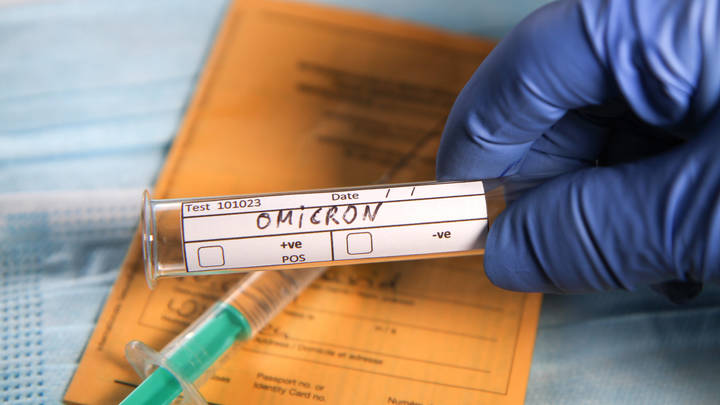 Вакцинировать тремя дозами и больше: Мясников назвал инкубаторы новых вирусов