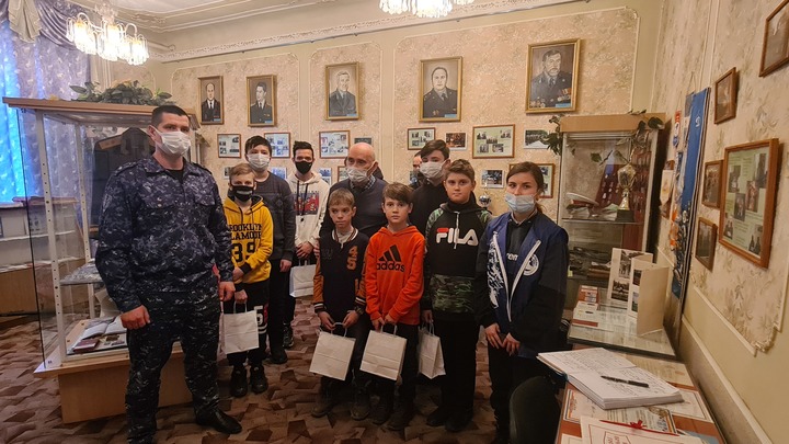 В Ростовской области для детей из Донбасса провели экскурсию в музее истории органов внутренних дел
