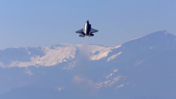 Загадочная миссия на Чёрном море: истребители ВВС США отправили на Змеиный