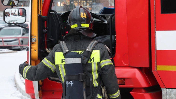 В Калининграде ребёнок упал в канаву с грязью, вызволяло его МЧС. Мать передаёт привет коммунальщикам