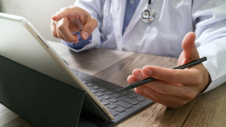 Онколог назвал два симптома, которые скрывают рак на ранней стадии