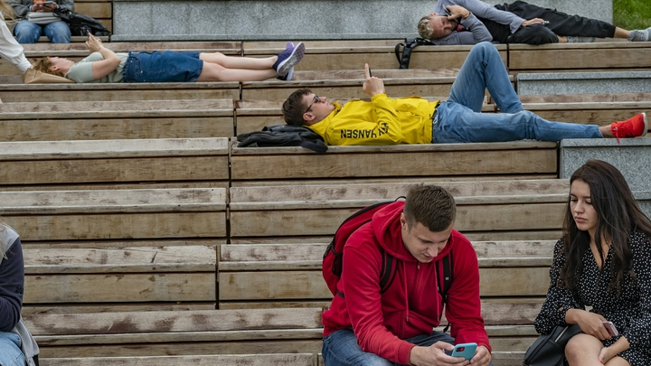 От фото до заряда телефона: Что видят сотрудники Facebook в личных чатах WhatsАpp