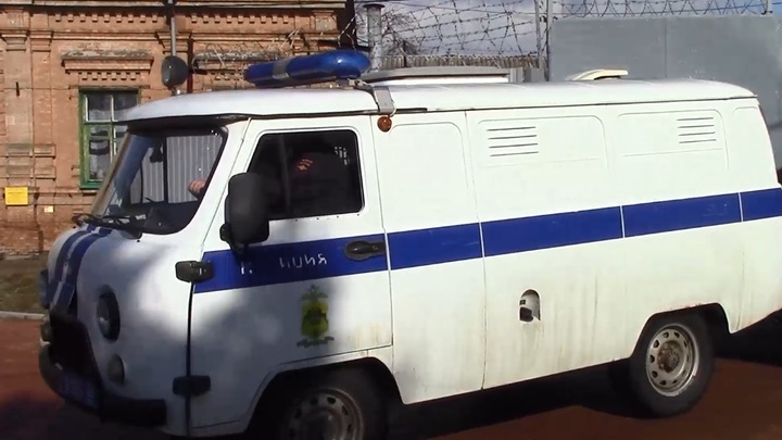 В Ейском районе курьер телефонных мошенников попался, когда забирал деньги у очередной жертвы