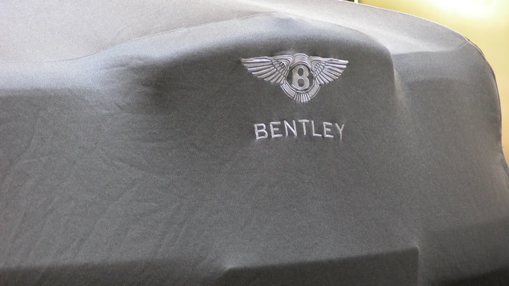 Bentley по цене Lada Vesta. В Петербурге продают люксовое авто по цене бюджетного. В чём подвох?
