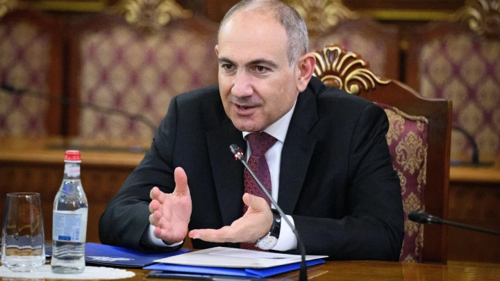 Армяне готовят импичмент Пашиняна и в парламенте, и на улицах. А премьер – между небом и землёй