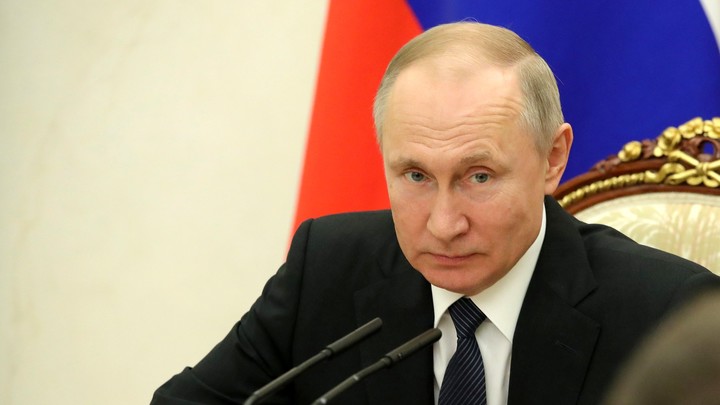 Час мужества пробил: В Сетях пытаются предугадать слова обращения Путина