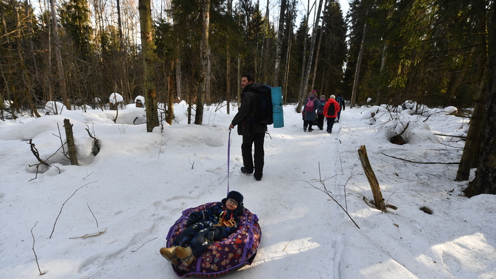 Эта незаметная травма возникает у детей после катания на ватрушке: как распознать