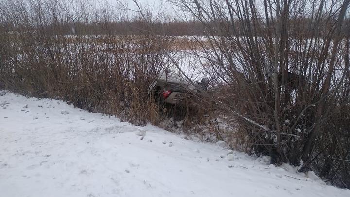 В Курганской области от гибели в ДТП водительницу перевернувшегося авто спас ремень
