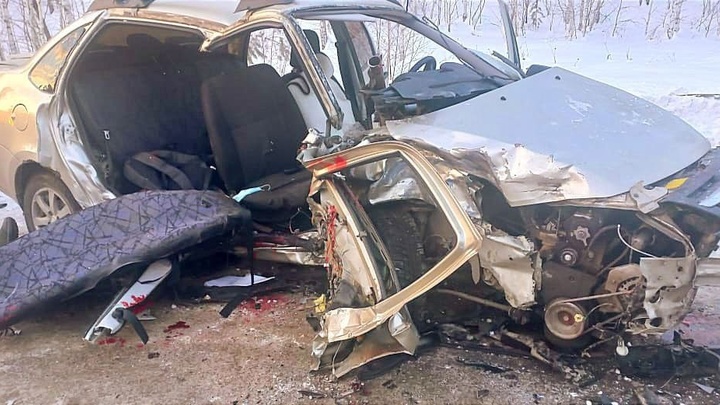 Под Магнитогорском лоб в лоб столкнулись две Лады, есть пострадавшие