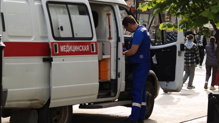 На главу оборонного предприятия в Кургане напали с молотком в подъезде