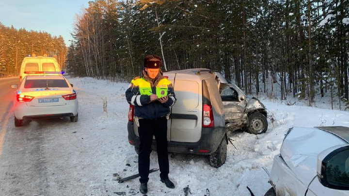 Житель Челябинской области попал в аварию из-за заноса на свердловской трассе