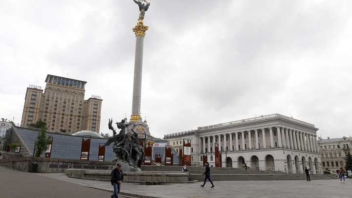 На Украине грозят тюрьмой за русский паспорт: Скоро начнут сажать за мысли о России - Осташко