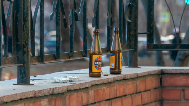 Расплакался перед полицией: В Омске пьяный школьник угнал мамину машину