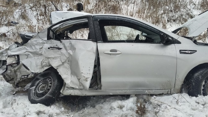 Двое погибли, двое ранены: на трассе в Курганской области произошло тройное ДТП