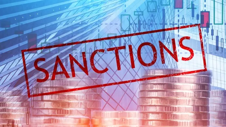 Давление на Россию продолжится: США могут ввести санкции против Роснефти и Лукойла - Bloomberg