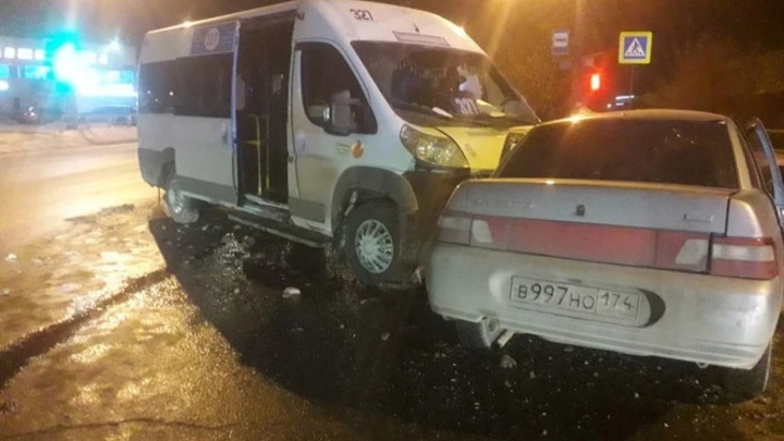 ДТП с маршруткой в Челябинске: пострадали три человека
