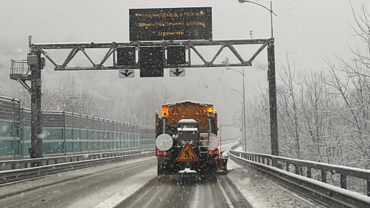Ливни с грозами и ураганный ветер: жителей Сочи предупредили о непогоде