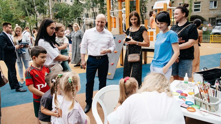 Безопасный и современный игровой комплекс: Новая детская площадка открыта в Пушкино