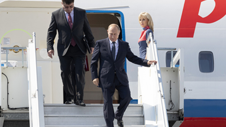 Путин уже в Австрии: СМИ сообщили о прибытии самолета президента РФ на свадьбу главы МИД страны