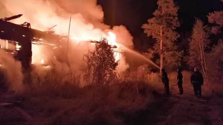 Дом на четыре квартиры сгорел во Владимирской области