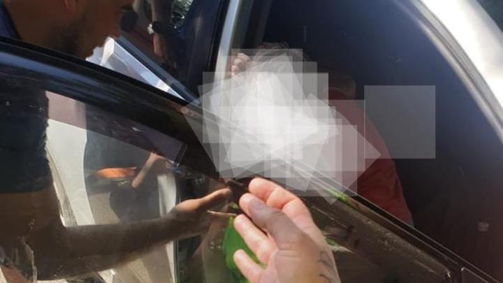 В Новороссийске ребенок едва не задохнулся в запертой машине