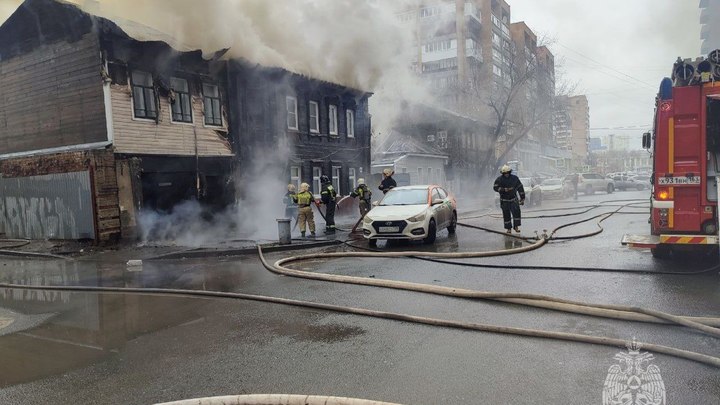 Во время пожара в центре Самары спасены два человека