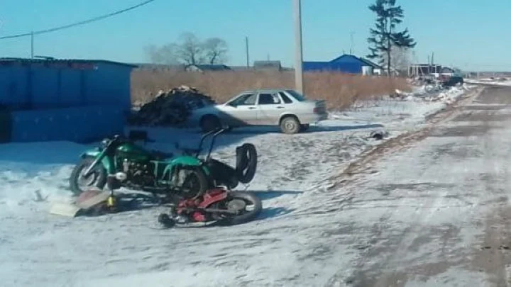 30-летний водитель без прав погиб в ДТП с двумя мотоциклами в Новосибирской области