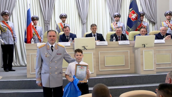 В Пермском крае шестиклассника наградили премией МВД