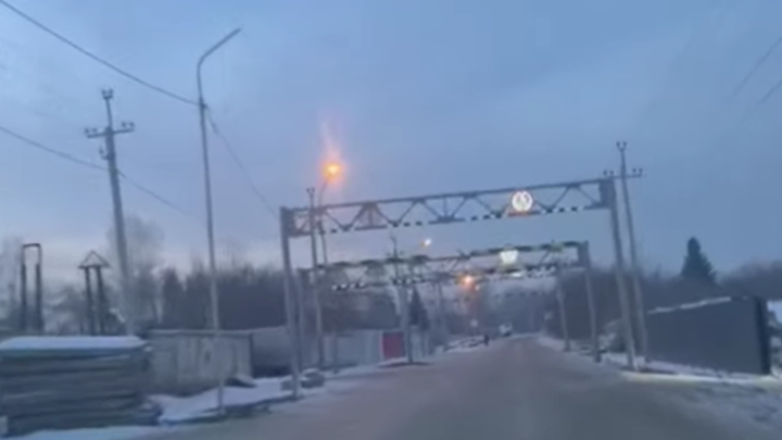 Снимаем шляпу!: на улице Малыгина в Новосибирске установили сразу три рамки против фур