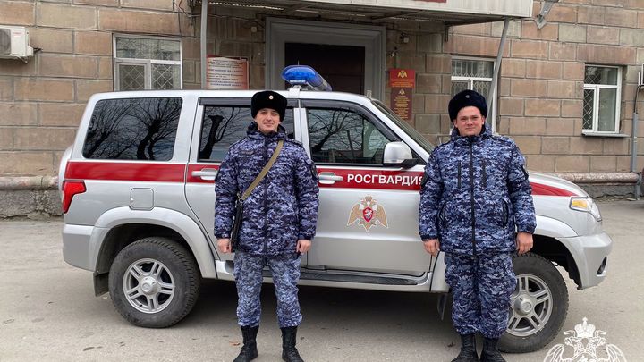 Жительница Новосибирской области чуть не родила в автомобиле: помогла Росгвардия
