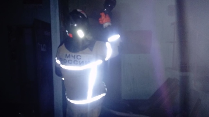 В Екатеринбурге из горящей высотки эвакуировались 80 жильцов