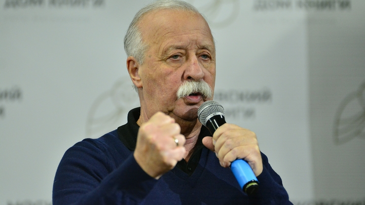 Якубович вышел из себя из-за вопроса СМИ: Подумайте, что спрашиваете