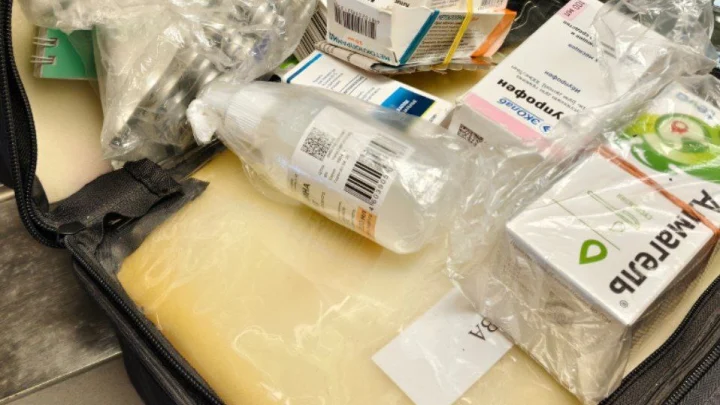 Глава Минздрава Новосибирской области помог пассажирке самолёта, которой стало плохо