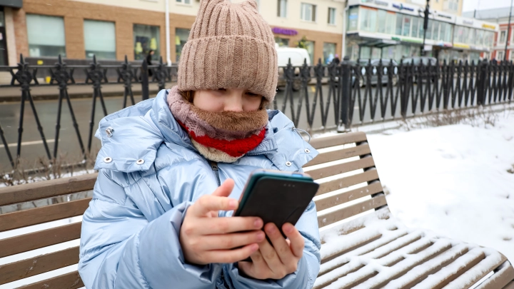 Родителей собираются обязать регистрировать сим-карты своих детей