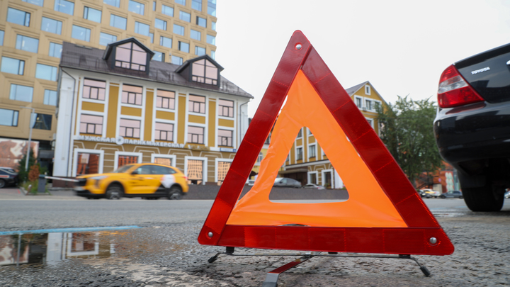 Депутат Степанова протаранила на джипе пассажирский автобус, есть пострадавшие