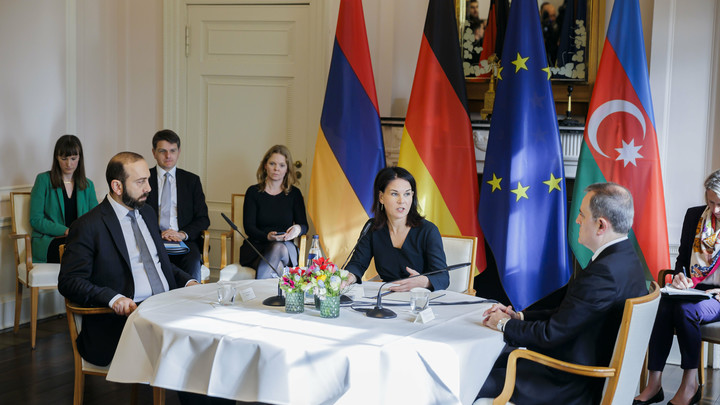 В Армении заявили о принуждении Еревана к вступлению в Союзное государство