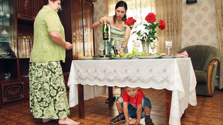 Зажмуриться не успеете: Проигрышный способ открыть шипучку на праздник