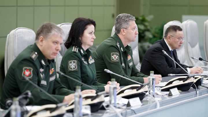Дарил сотню цветов каждый день. Подробности светской жизни арестованного замминистра Иванова