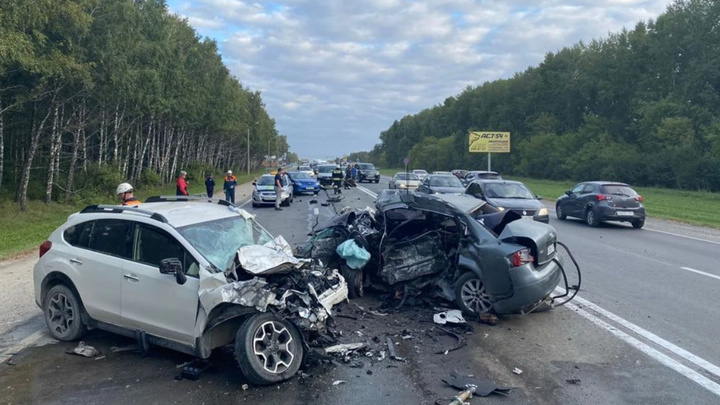 Водитель Ауди погиб в лобовом столкновении под Новосибирском