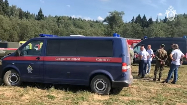 Следственный комитет назвал три основных версии падения самолета в Подмосковье