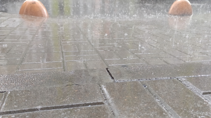 В Тимашевске во время ливня с сильным ветром повалило девять опор ЛЭП