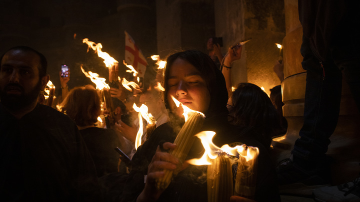 Захарова о схождении Благодатного огня в Иерусалиме в 2024 году: Нас опять спасли