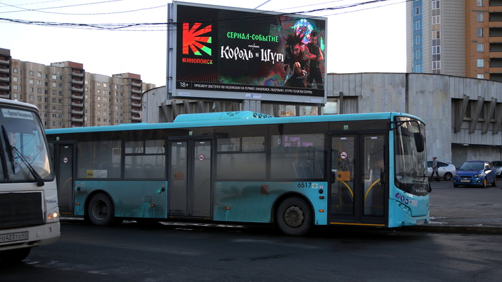 Забыл, что в культурной столице: мигрант, справивший нужду в автобусе при людях, арестован