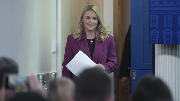 Растратили бюджет, как пьяные матросы: Дебют самого молодого пресс-секретаря Белого дома. Планка задана