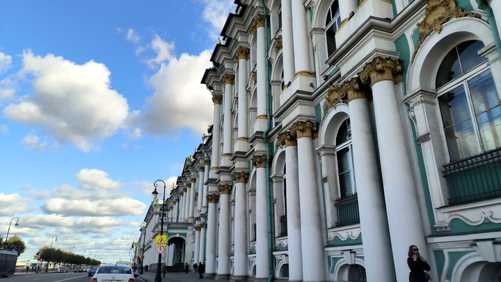 В Пермь доставлен царский подарок из Эрмитажа — кабинет из слоновой кости