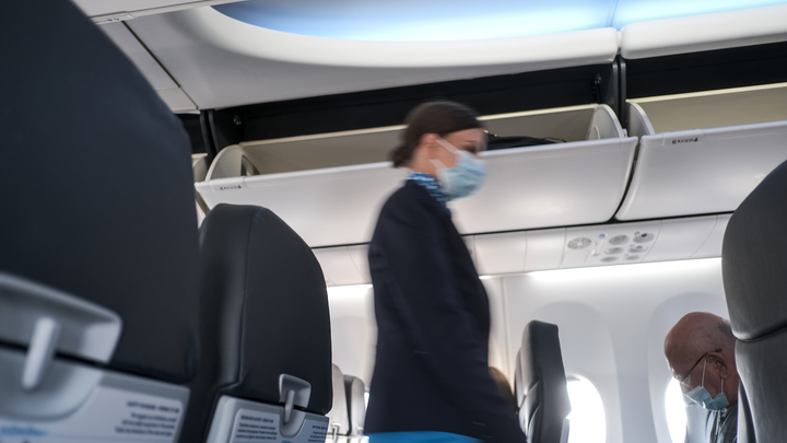 Следком и прокуратура выясняют обстоятельства задымления турбины самолёта в Сочи